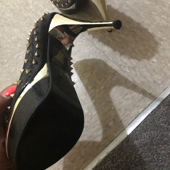 Shoes - Picture 5 of 6